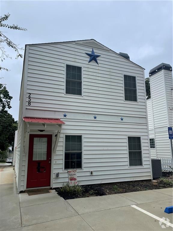 Building Photo - 258 Forrest Ave