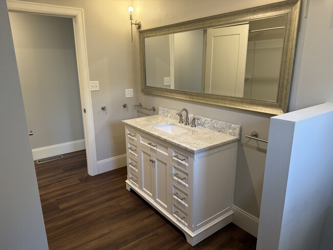 Main Level Bathroom - 4346 Deerfield Rd