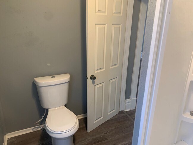 Building Photo - 3 Bed 1 Bath Home