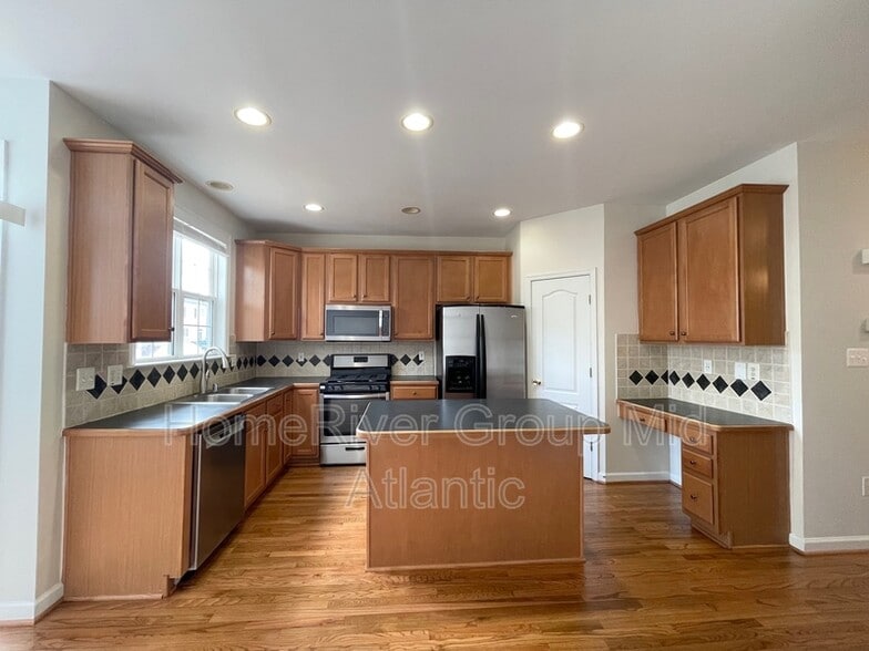 Building Photo - 42570 Magellan Square
