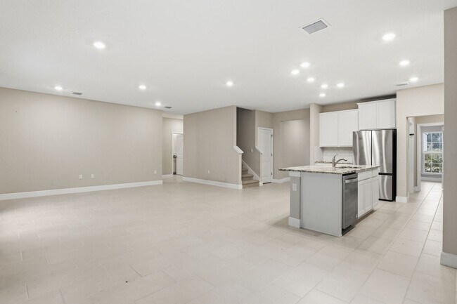 Building Photo - Finley Woods 4 bedroom 3 bath.