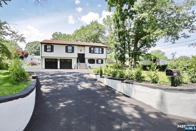Building Photo - 415 Goffle Rd