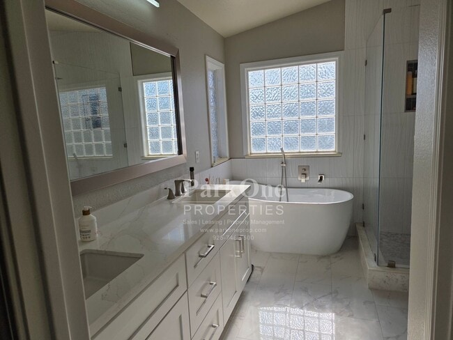 Building Photo - Modern Detached Home in Suburban Dublin Co...