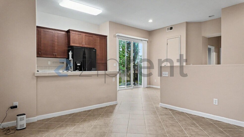 Building Photo - Unit