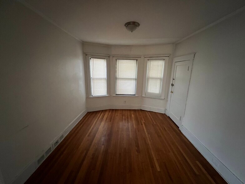 Building Photo - 1945 W Bethune St