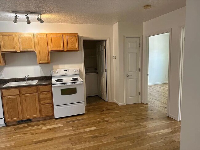 Building Photo - 316 S Marion St