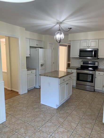 kitchen - 5420 Phillipsburg Dr