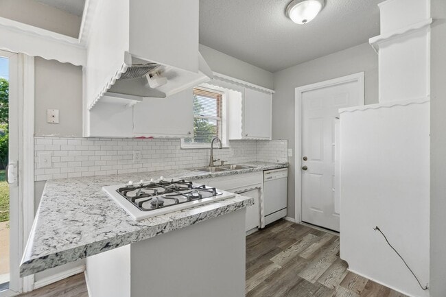 Building Photo - 2 bed, 1 bath home in Moore, OK