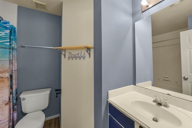 Building Photo - 14606 Vaughnville Dr