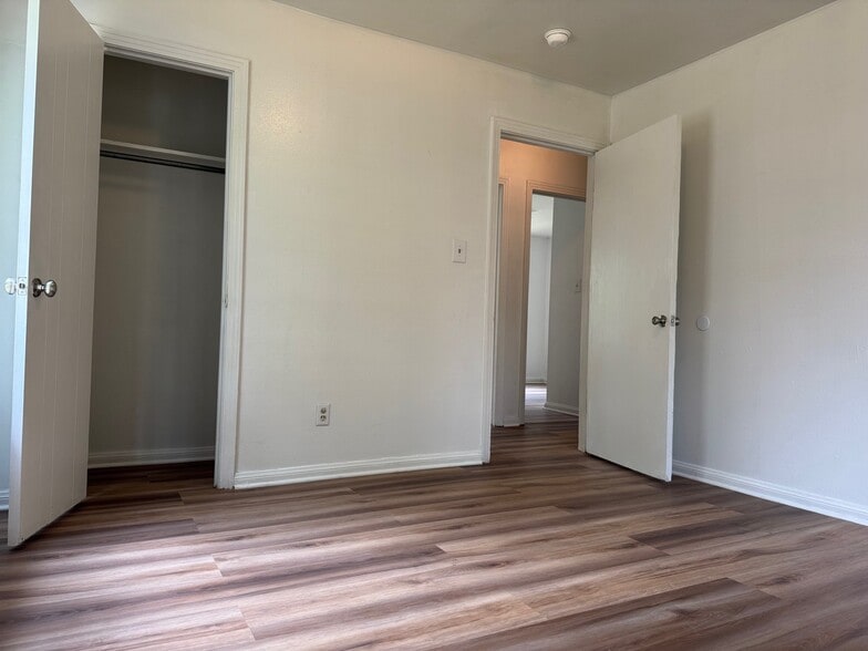 Building Photo - 5726 Lakefield Dr