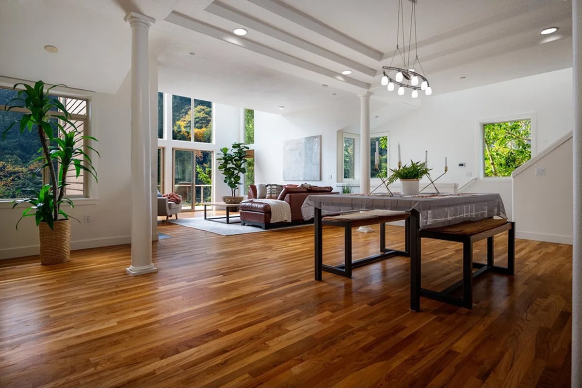 Building Photo - 852 SW Broadway Dr