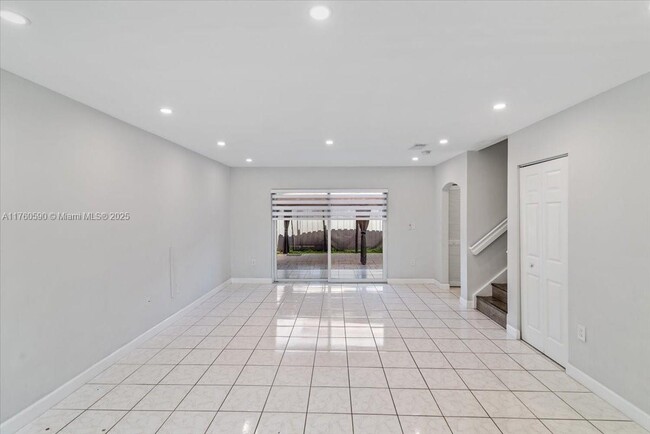 Building Photo - 360 NW 114th Ave