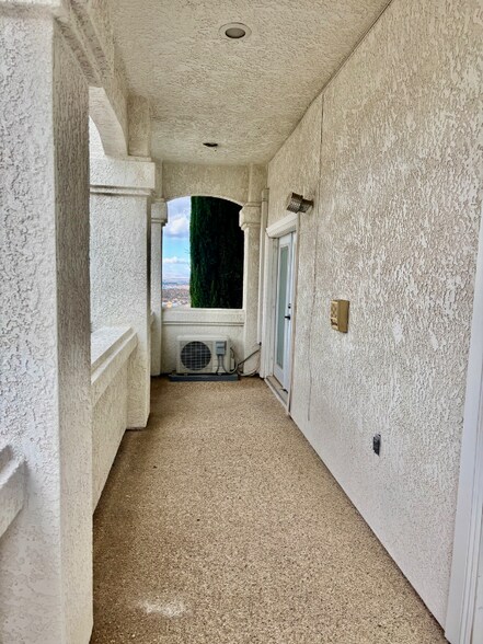 Building Photo - 238 Lakeview Dr