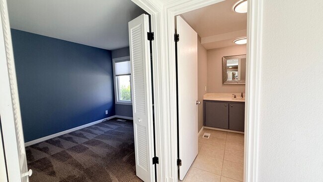 Building Photo - 750 N Paradise Valley Ct