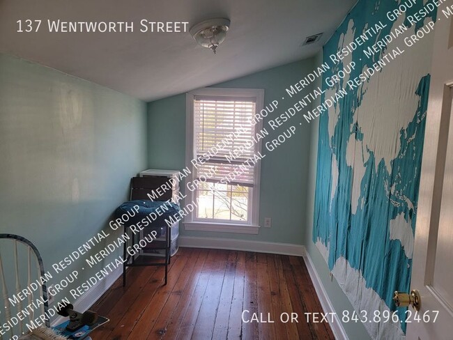 Building Photo - 2 bed / 2 bath w/Study on Wentworth St!