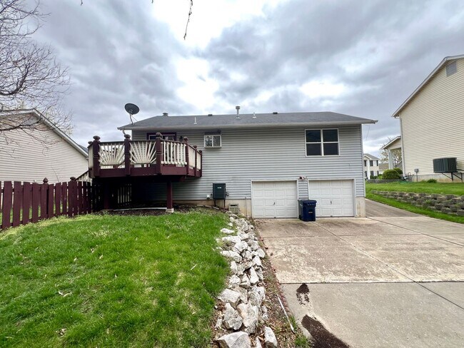 Building Photo - 3 Bedroom 2 Bath Home In the Francis Howel...