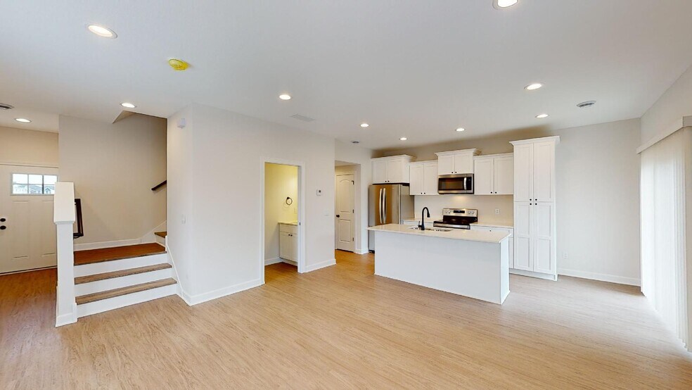 Building Photo - 827 Willow Pl