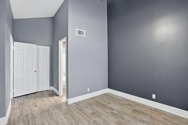 Building Photo - 2242 NW 39th Ave