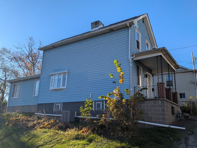 Building Photo - 511 West Alley