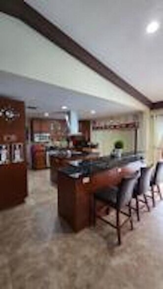 Building Photo - 4705 Holly Dr
