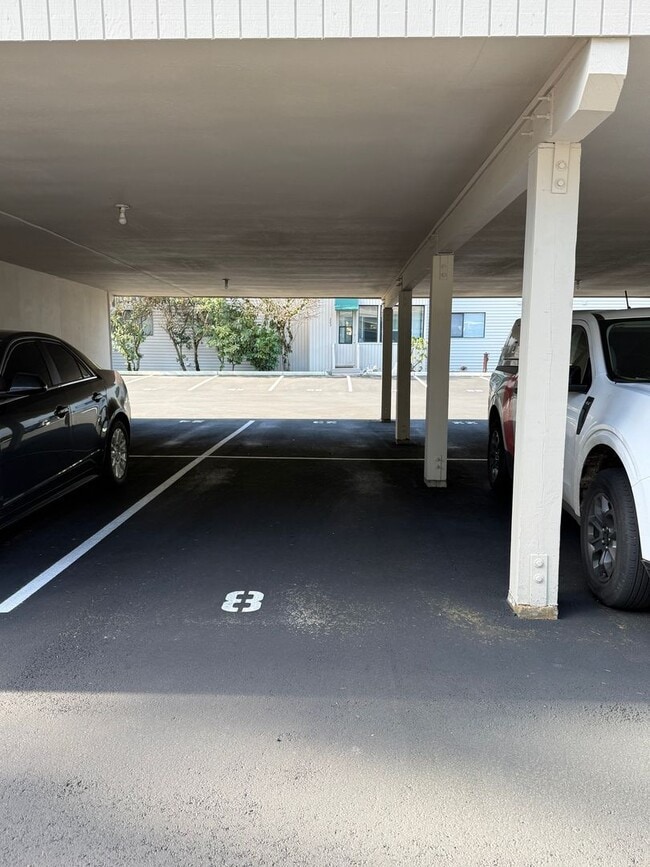 Building Photo - Well Maintained 2BD/2BTH Lynnwood Condo for Lease in Gated Community!