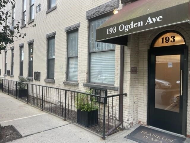 Building Photo - 193 Ogden Ave.