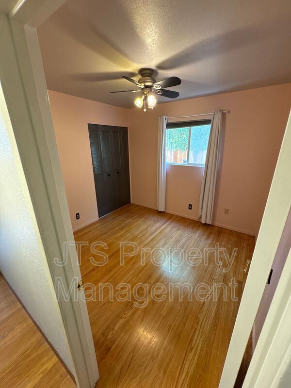 Building Photo - 2128 W La Loma Dr