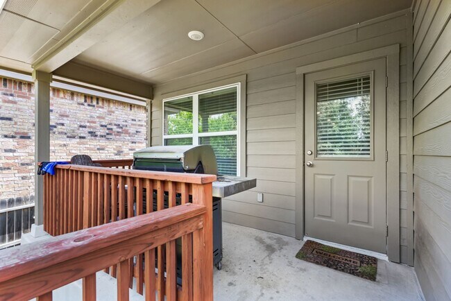 Building Photo - 5919 Hindes Stone