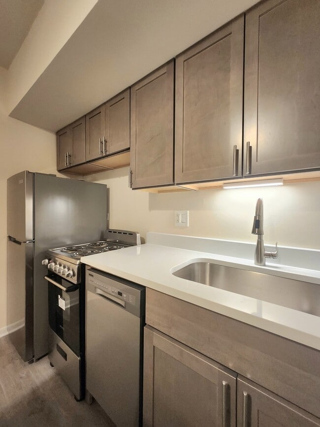 Building Photo - 1504 N Dearborn Pkwy