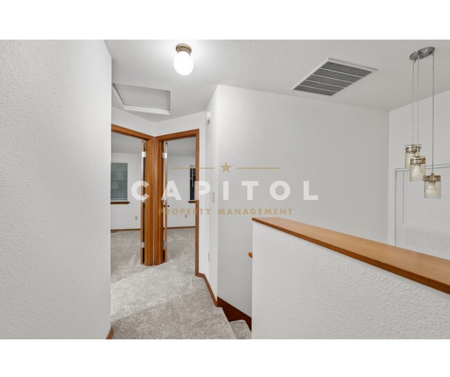 Building Photo - 1402 5th Ave SW