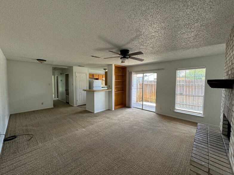 Building Photo - 2112 Hinkle Ave