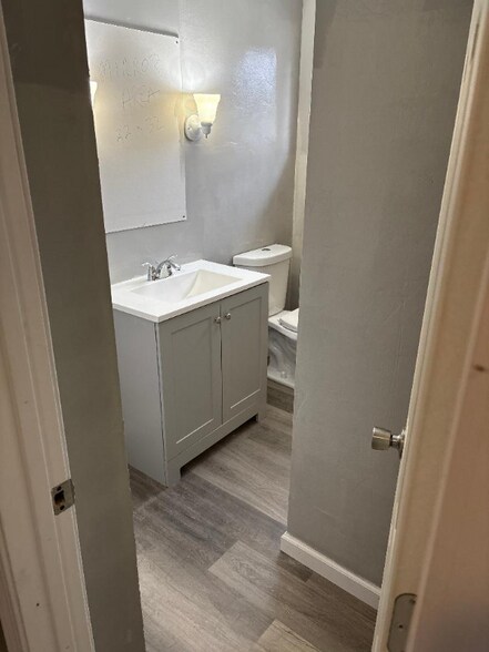 Building Photo - 190 Aurora Ave