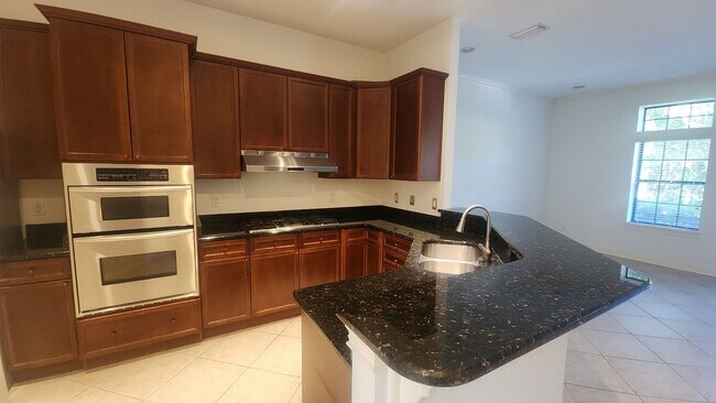 Building Photo - Huge 3 Bed 2.5 bath Home in Palencia- Main Bedroom downstairs plus Upstairs Efficiency