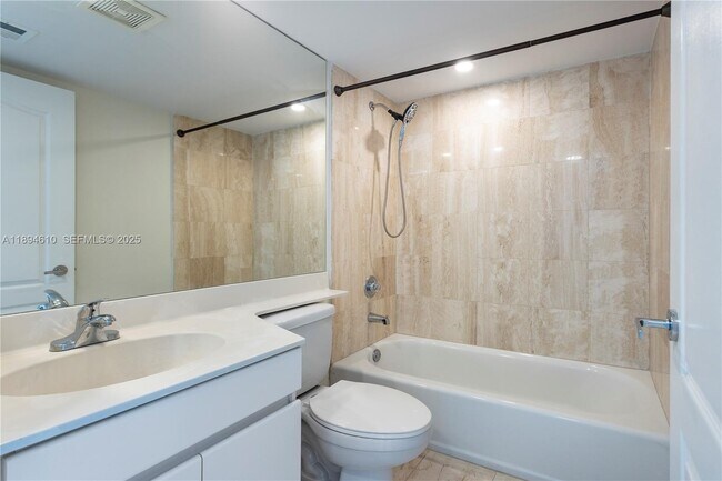 Building Photo - 1800 Sunset Harbour Dr