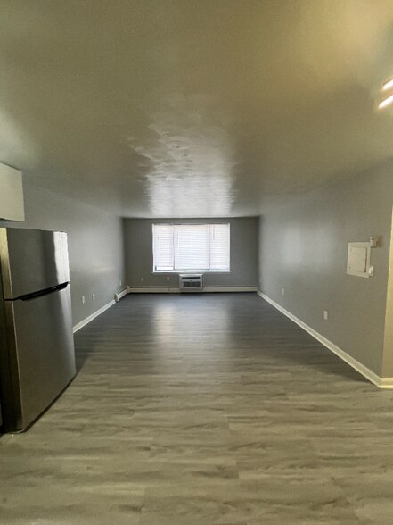 Building Photo - 31 Gillett St
