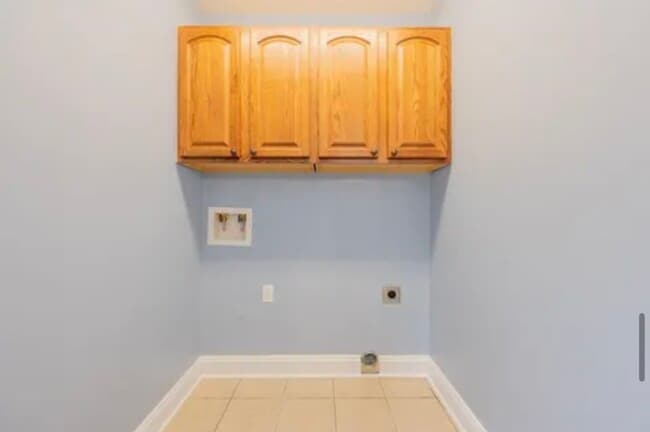 Building Photo - 590 Tall Oak Blvd NW