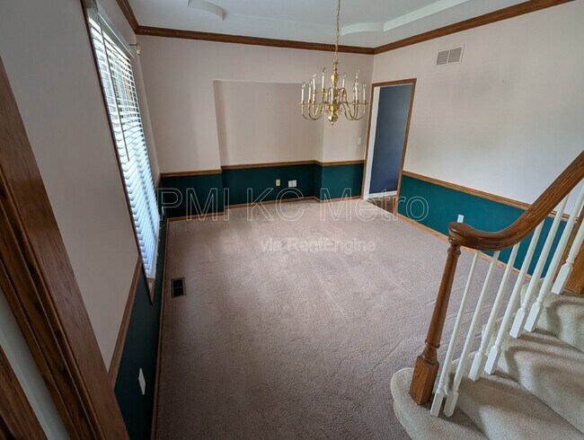 Building Photo - 3905 SW 14 St Ct