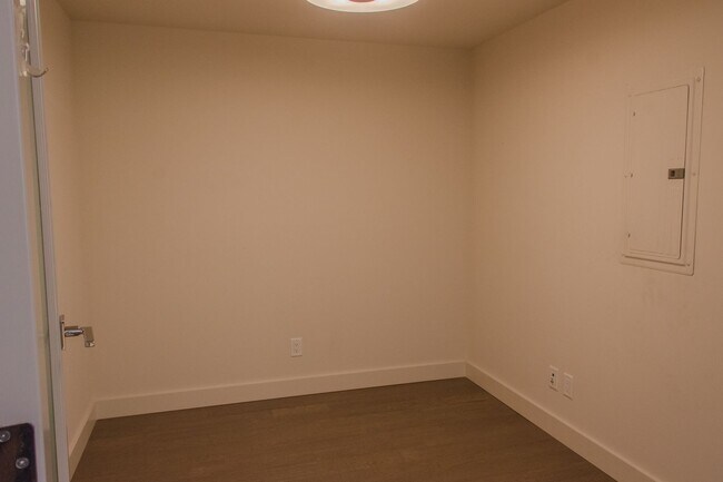 Building Photo - 1Bd/1Ba Seattle Condo