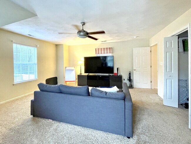 Building Photo - 2248 Ships Crossing