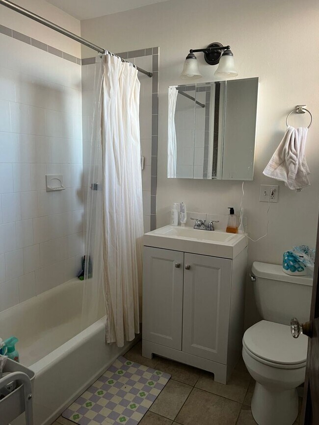 Building Photo - HUGE 2 bed in Allston