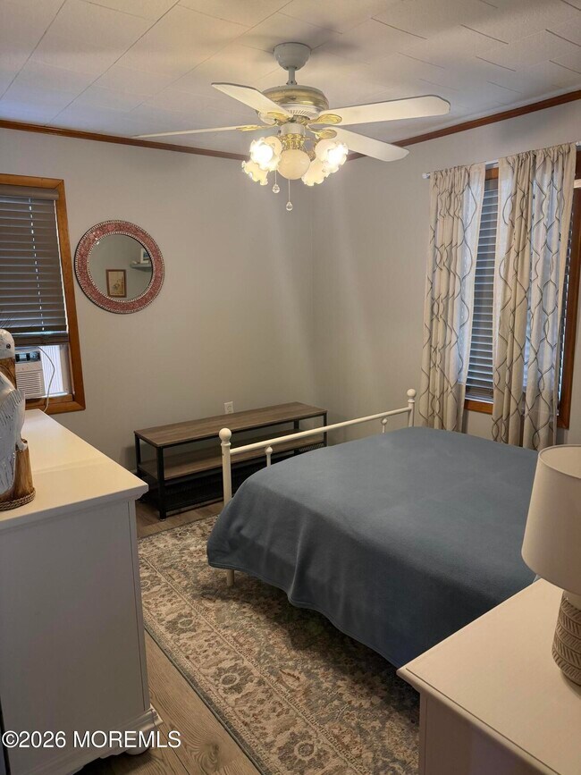 Building Photo - 410 8th Ave