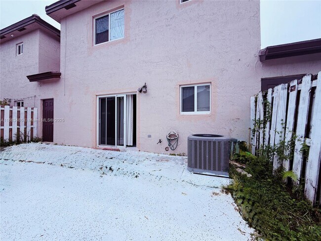Building Photo - 8431 NW 188th Terrace