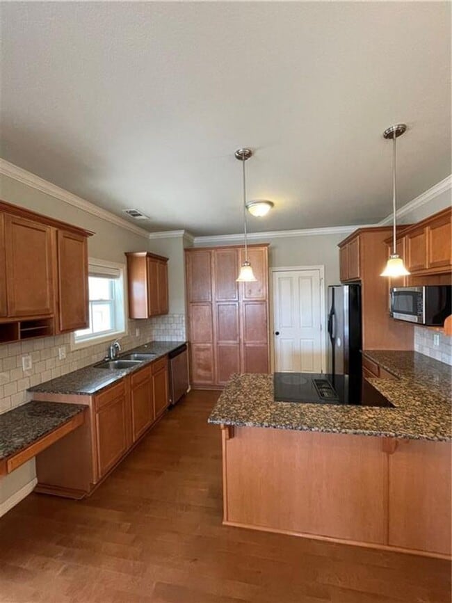 Building Photo - Nice Row Home in W Fayetteville in Rupple Row