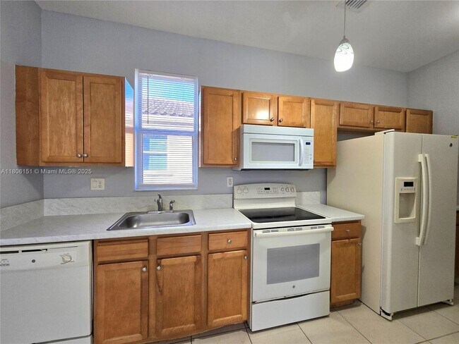 Building Photo - 9372 SW 171st Ct