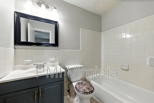 Building Photo - 731 Stanwix Square