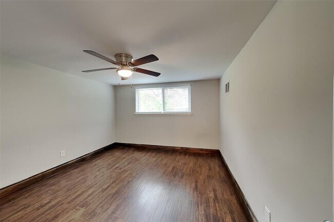 Building Photo - 3434 Hickory Hollow Rd