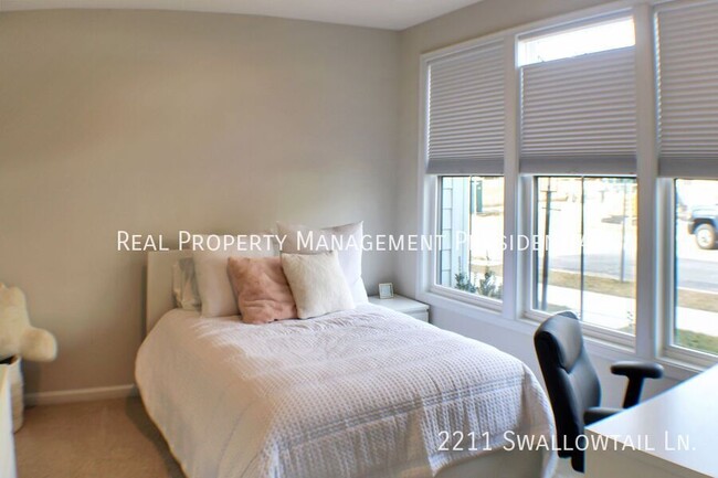 Building Photo - 2211 Swallowtail Ln