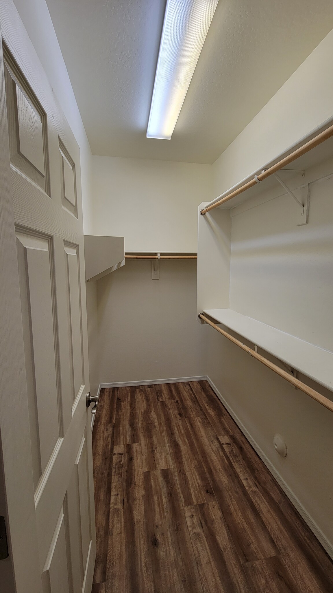 Master Walk-In closet - 3907 S Vineyard Ave