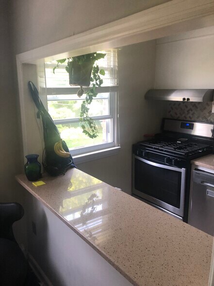 Building Photo - 26 Manor Dr