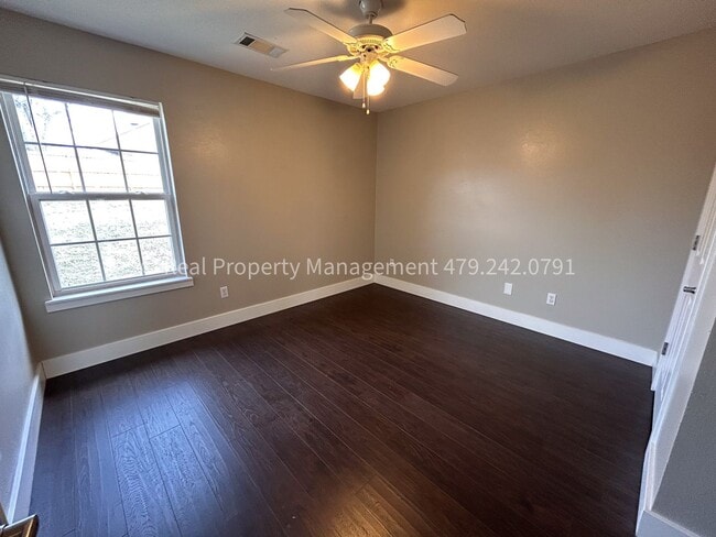 Building Photo - 1662 E Gate Cir